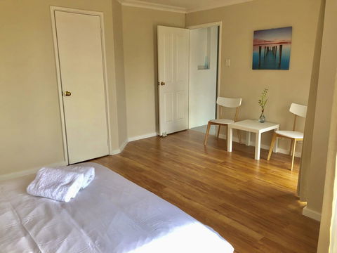 Charming Quiet Lodge-2 Minutes Walk To Shopping Complex - New South Wales Tourism  1