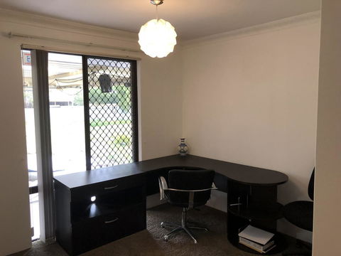 Charming Quiet Lodge-2 Minutes Walk To Shopping Complex - New South Wales Tourism  9