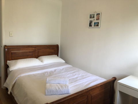 Charming Quiet Lodge-2 Minutes Walk To Shopping Complex - New South Wales Tourism  19