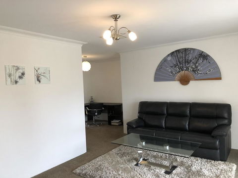 Charming Quiet Lodge-2 Minutes Walk To Shopping Complex - New South Wales Tourism  6
