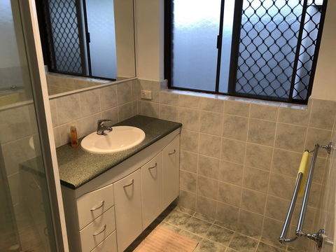 Charming Quiet Lodge-2 Minutes Walk To Shopping Complex - New South Wales Tourism  15