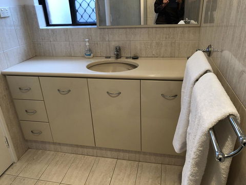 Charming Quiet Lodge-2 Minutes Walk To Shopping Complex - New South Wales Tourism  21