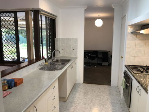 Charming Quiet Lodge-2 Minutes Walk To Shopping Complex - New South Wales Tourism  8
