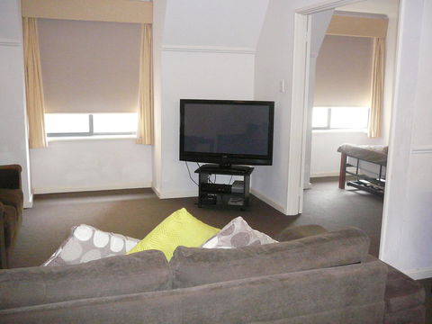 Dragonfly Apartment On Regal - New South Wales Tourism  11
