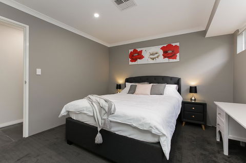 Perth Comfy Stays - New South Wales Tourism  29