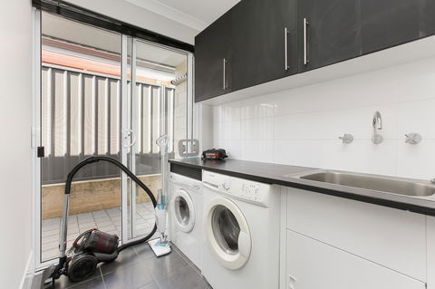Perth Comfy Stays - New South Wales Tourism  24