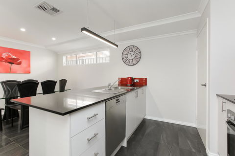 Perth Comfy Stays - New South Wales Tourism  14