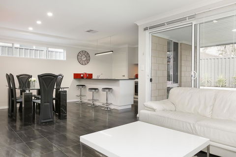 Perth Comfy Stays - New South Wales Tourism  23