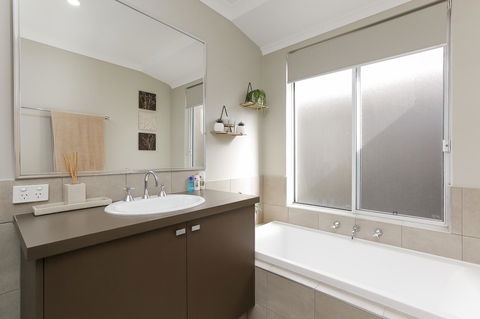 Perth Comfy Stays - New South Wales Tourism  38
