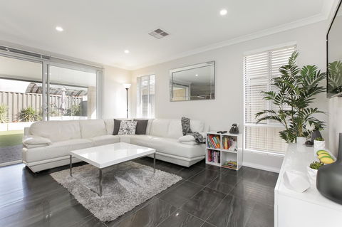 Perth Comfy Stays - New South Wales Tourism  2