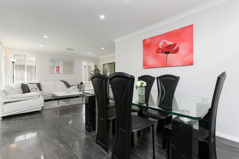 Perth Comfy Stays - New South Wales Tourism  19