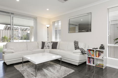 Perth Comfy Stays - New South Wales Tourism  5