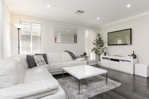Perth Comfy Stays - New South Wales Tourism  0