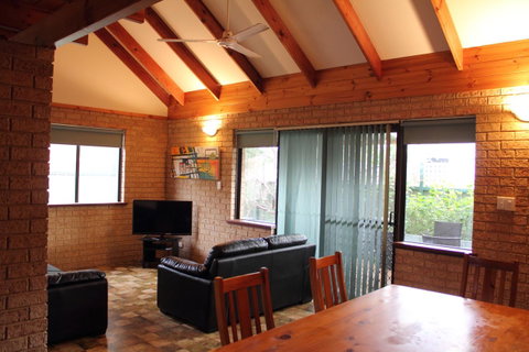 Kestrel Chalets - New South Wales Tourism  8