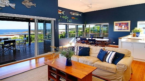 Tru Blu - Enjoy Sweeping 180 Degree Views Of Gracetown In This Modern Family Beach House - New South Wales Tourism  1