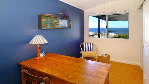 Tru Blu - Enjoy Sweeping 180 Degree Views Of Gracetown In This Modern Family Beach House - New South Wales Tourism  4