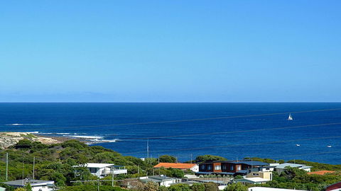 Tru Blu - Enjoy Sweeping 180 Degree Views Of Gracetown In This Modern Family Beach House - New South Wales Tourism  6