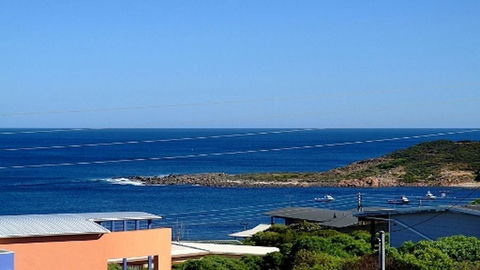 Tru Blu - Enjoy Sweeping 180 Degree Views Of Gracetown In This Modern Family Beach House - New South Wales Tourism  10
