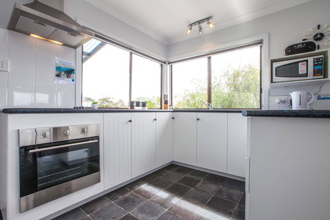 Bircoo Cottage Beach And Golf Getaway - New South Wales Tourism  3