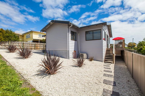 Bircoo Cottage Beach And Golf Getaway - New South Wales Tourism  0
