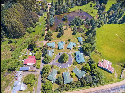 Giants Table And Cottages - New South Wales Tourism  0