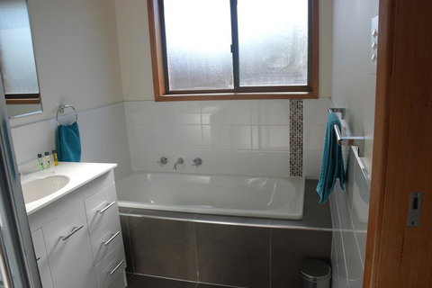 Modern 2 Bedroom Appartment - New South Wales Tourism  9