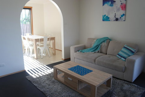 Modern 2 Bedroom Appartment - New South Wales Tourism  1