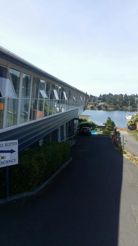 Waterfront Lodge Motel - New South Wales Tourism  18