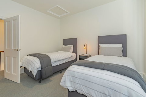 4 Bedroom House - Hobart CBD - Free Parking - Free WIFI - New South Wales Tourism  13