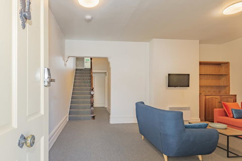 4 Bedroom House - Hobart CBD - Free Parking - Free WIFI - New South Wales Tourism  21