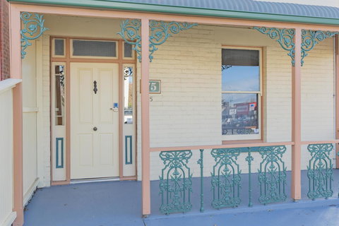4 Bedroom House - Hobart CBD - Free Parking - Free WIFI - New South Wales Tourism  25