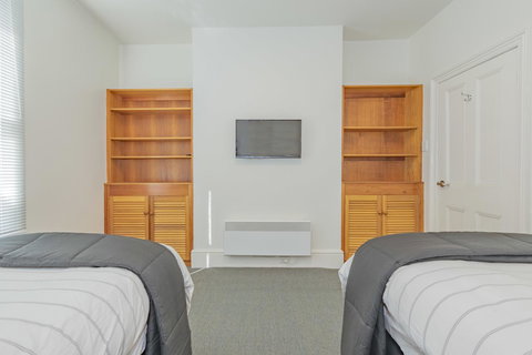 4 Bedroom House - Hobart CBD - Free Parking - Free WIFI - New South Wales Tourism  15