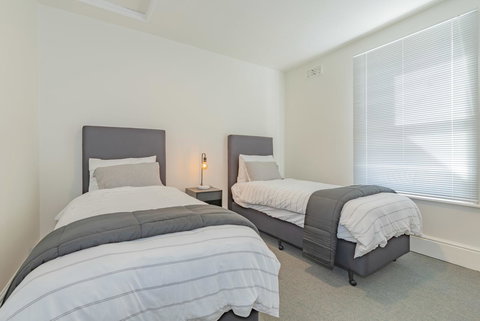 4 Bedroom House - Hobart CBD - Free Parking - Free WIFI - New South Wales Tourism  23