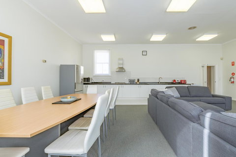 4 Bedroom House - Hobart CBD - Free Parking - Free WIFI - New South Wales Tourism  16
