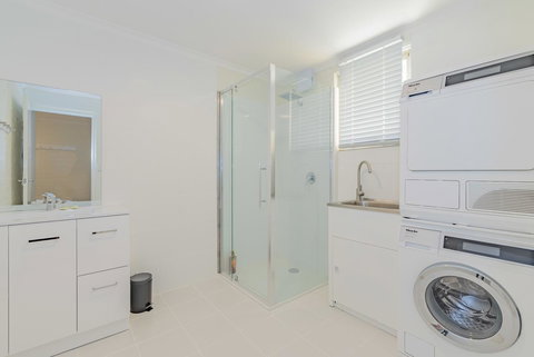 4 Bedroom House - Hobart CBD - Free Parking - Free WIFI - New South Wales Tourism  4