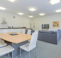 4 Bedroom House - Hobart CBD - Free Parking - New South Wales Tourism 