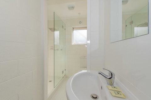 4 Bedroom House - Hobart CBD - Free Parking - Free WIFI - New South Wales Tourism  11
