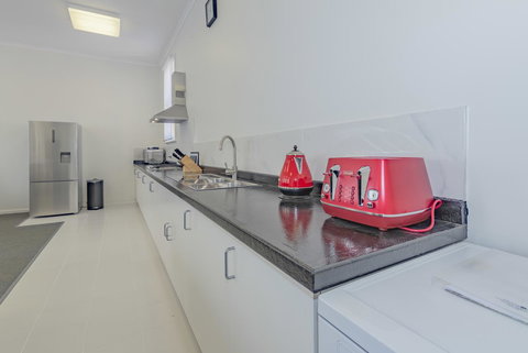 4 Bedroom House - Hobart CBD - Free Parking - Free WIFI - New South Wales Tourism  2