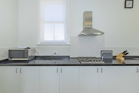 4 Bedroom House - Hobart CBD - Free Parking - Free WIFI - New South Wales Tourism  8