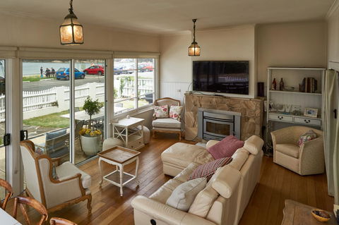 The Ultimate Beach House - New South Wales Tourism  3