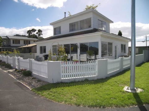 The Ultimate Beach House - New South Wales Tourism  10