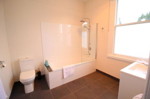 Trinity Hill Apartments - New South Wales Tourism  19