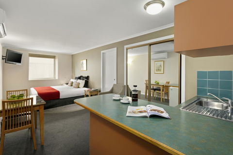 Hobart Waterfront Apartments - New South Wales Tourism  0
