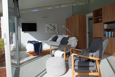 Eaglehawk Pavilions - New South Wales Tourism  19