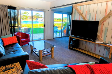 Ulverstone River Edge HolidayApartments - New South Wales Tourism  6