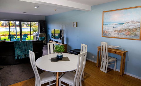 Ulverstone River Edge HolidayApartments - New South Wales Tourism  9