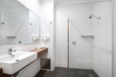 New England Motor Inn - New South Wales Tourism  1