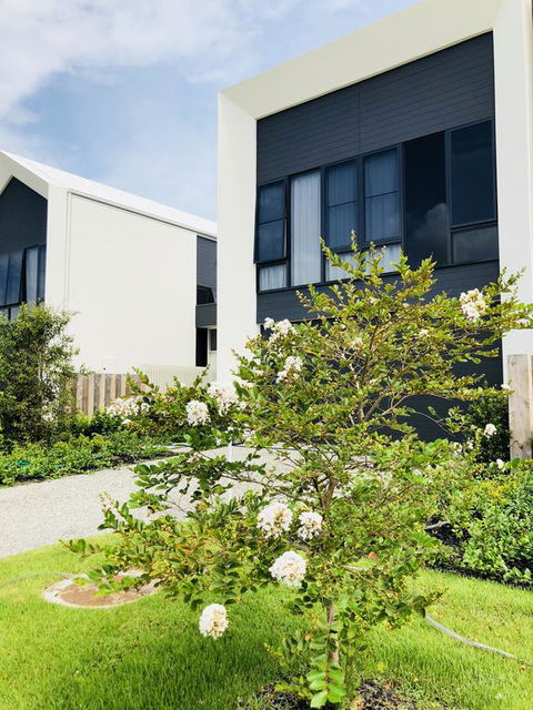 New Spacious Beachside Townhouse - New South Wales Tourism  3