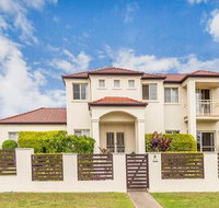 Nice home in the Regatta waters estate close to theme parks - New South Wales Tourism 