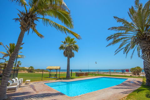 Ningaloo Reef Resort - New South Wales Tourism  0